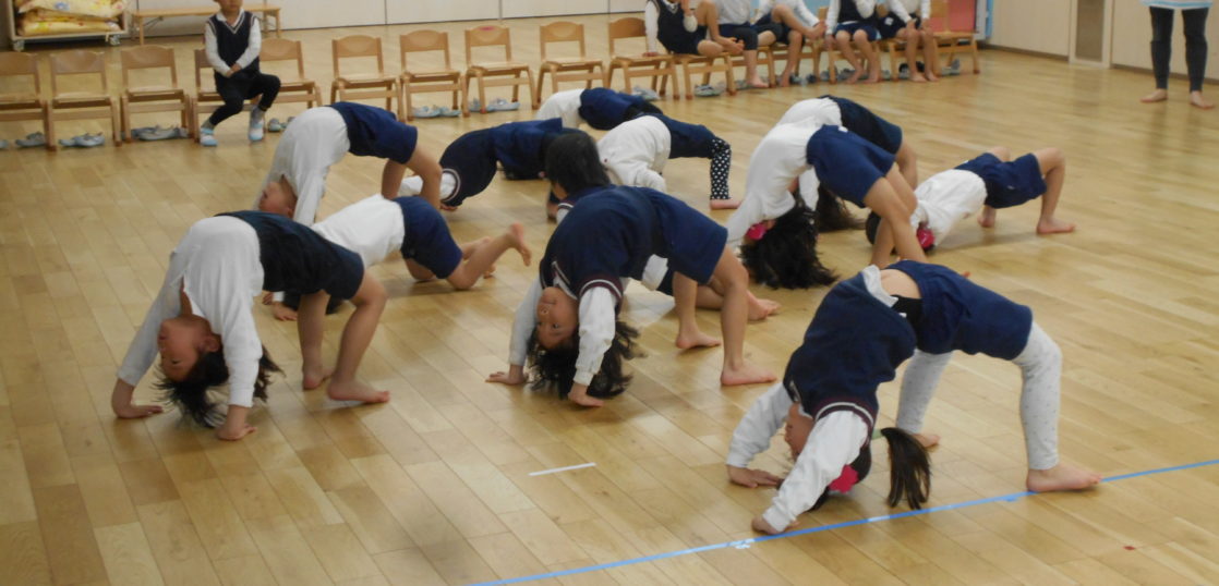 12/22リズム運動をしたよ | 八尾青い鳥学園